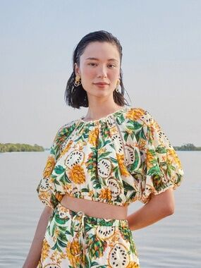 FARM Rio Off-White Biriba Fruit Cropped Top - Size Medium NWOT